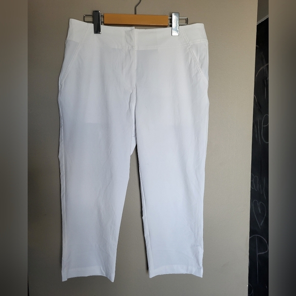 NEW The Black Dog White Ladies Birdie Capri, Size 6 (30) - Picture 2 of 6